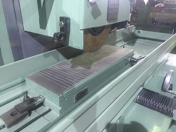 Фото універсального плоскошліфувального верстата 3Е711ВФ2